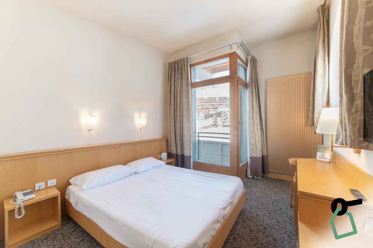 Hotiday Hotel Сестрієре Екстер'єр фото