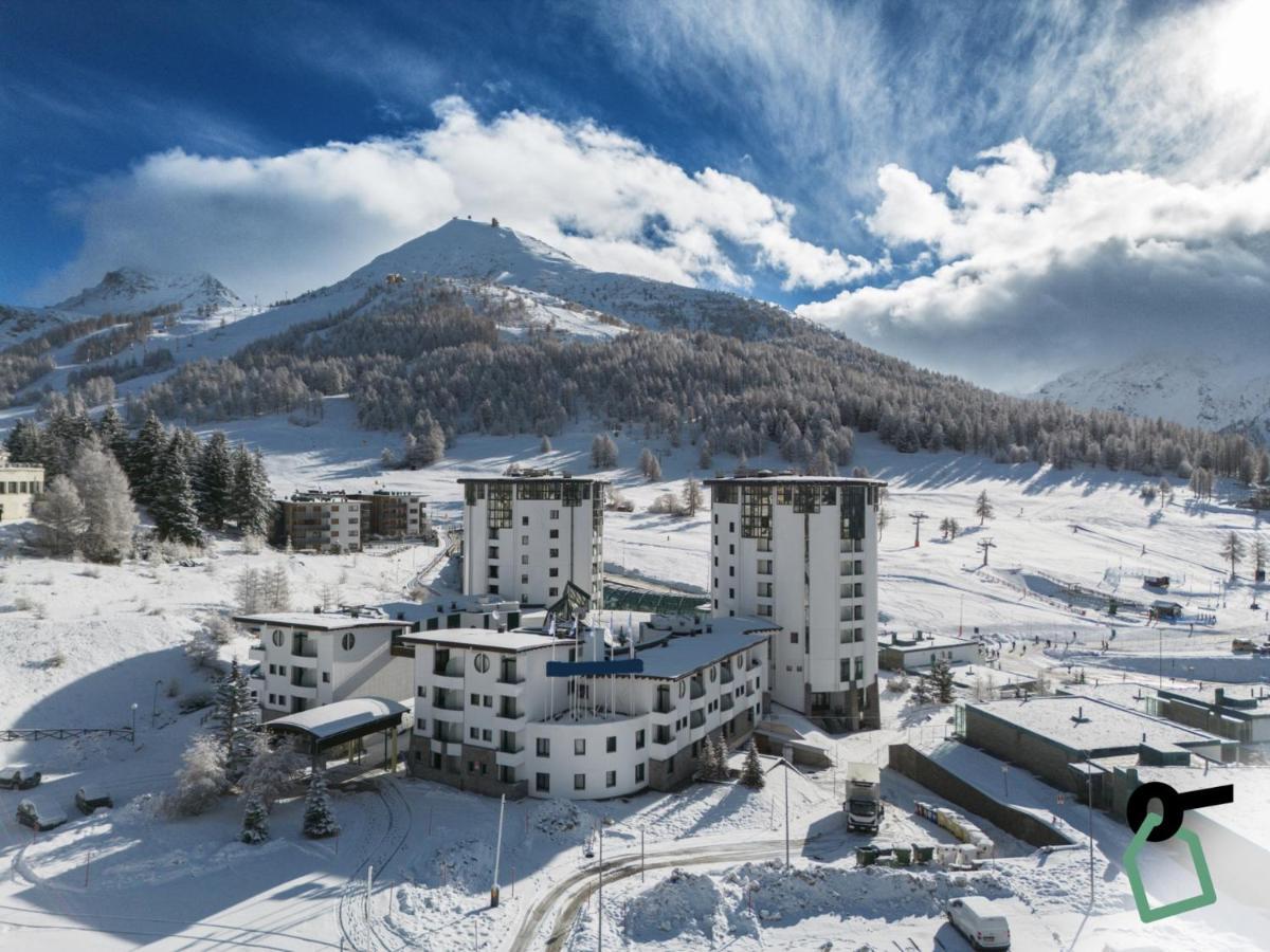 Hotiday Hotel Сестрієре Екстер'єр фото