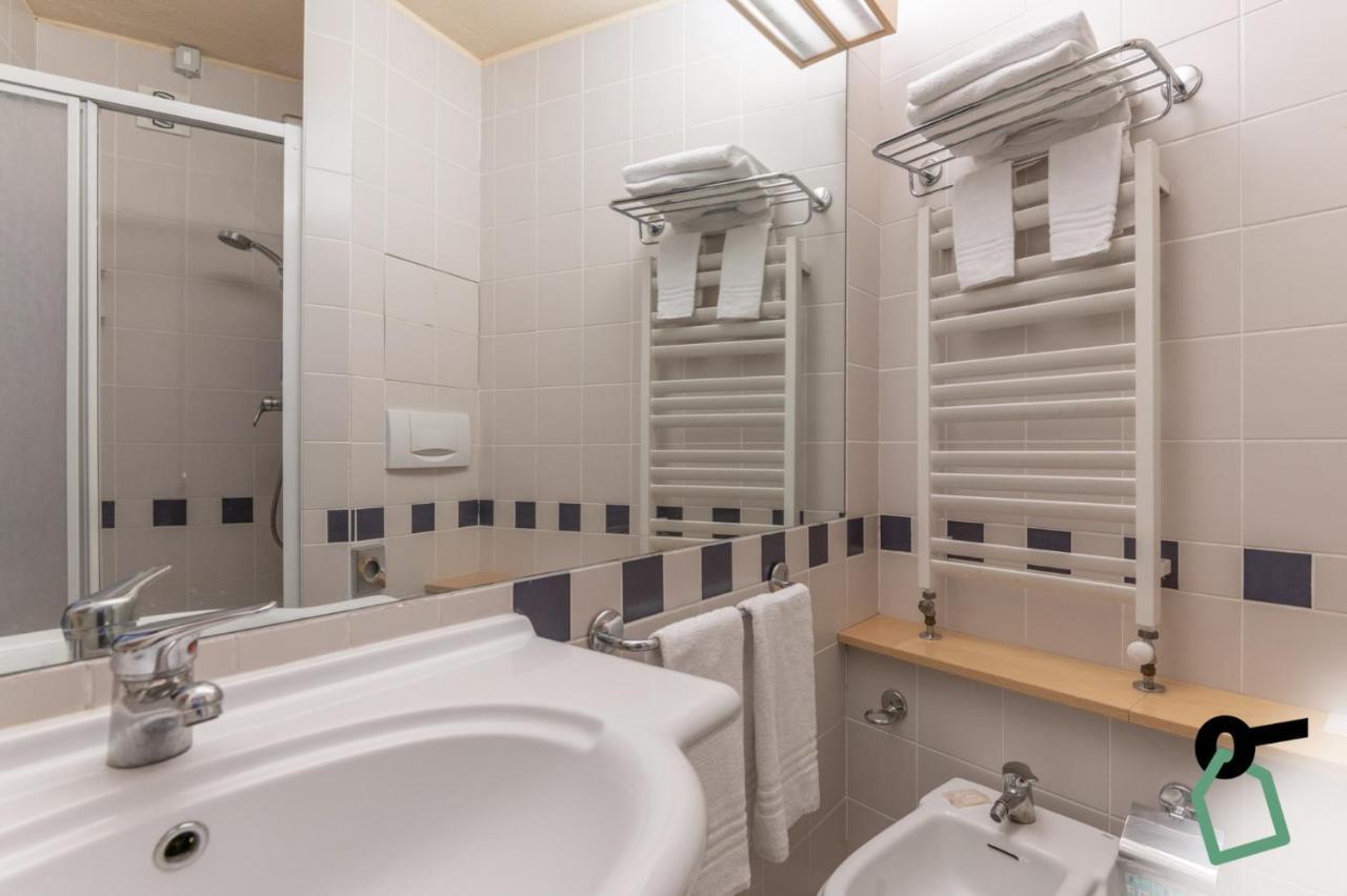Hotiday Hotel Сестрієре Екстер'єр фото