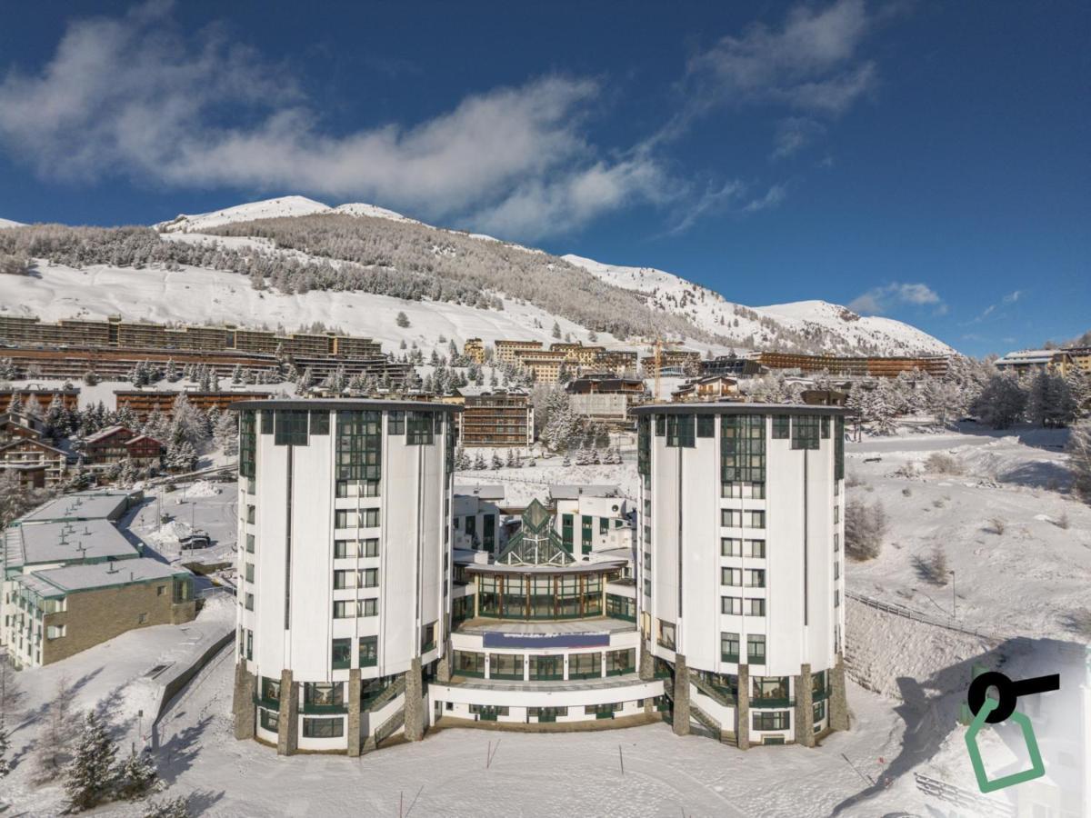 Hotiday Hotel Сестрієре Екстер'єр фото