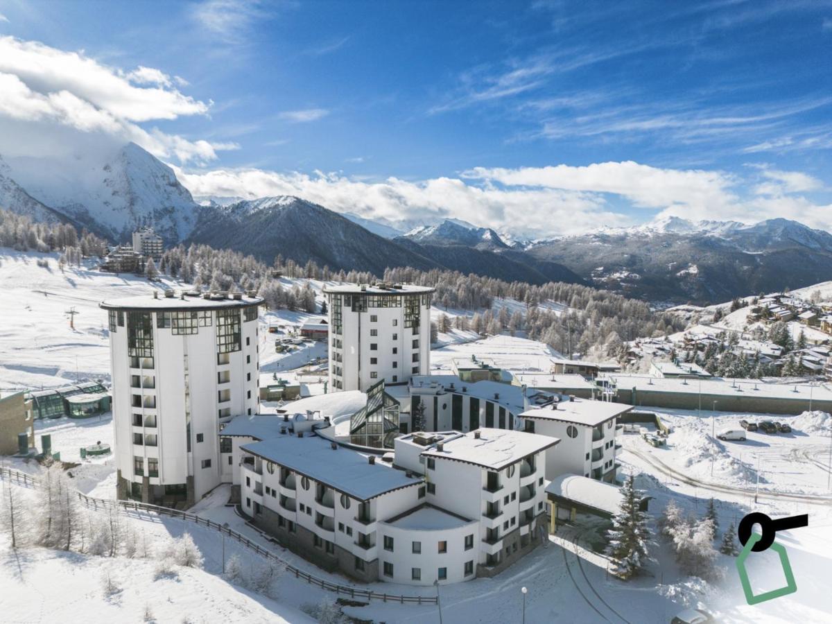 Hotiday Hotel Сестрієре Екстер'єр фото